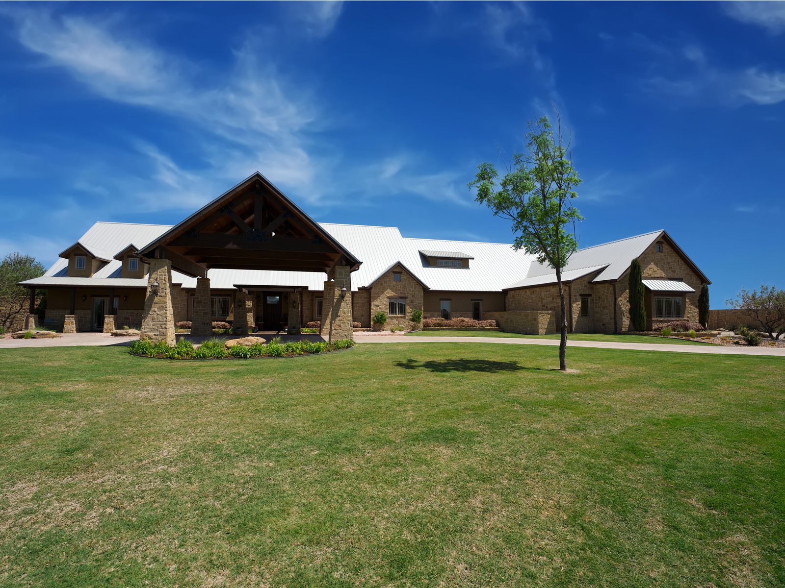 Saulsbury House — stone and timber ranch estate built by JT Builders
