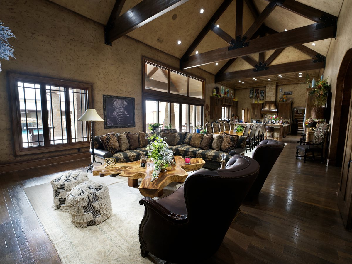 Saulsbury House great room with exposed timber trusses